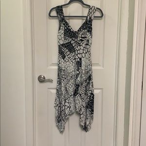 Dunía Black and White Summer Dress